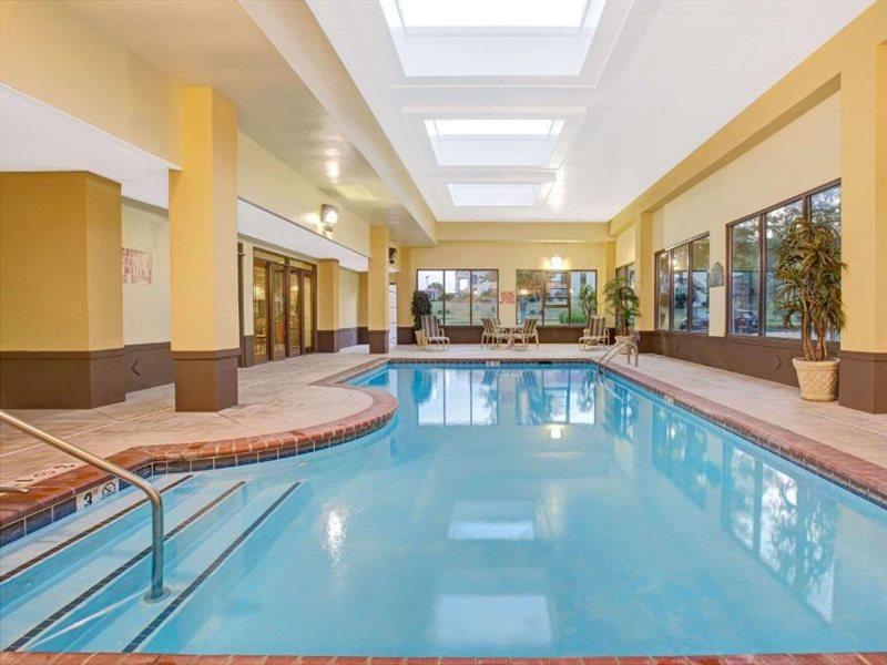 La Quinta Inn & Suites By Wyndham Mooresville Zewnętrze zdjęcie